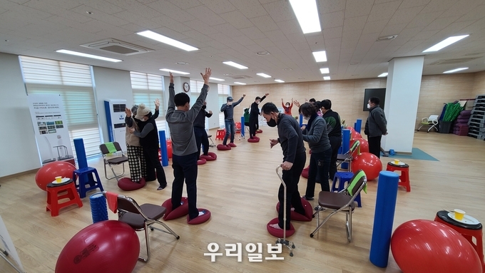 어울림 운동 교실.(사진=충주시 보건소)