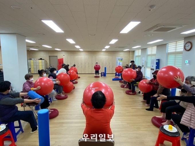 어울림 운동 교실.(사진=충주시 보건소)