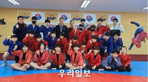 지난 3월 11일 (사)대한삼보연맹이 천안 한국삼보센터에서 키즈 삼보 스쿨을 진행하고 기념촬영을 하고 있다.