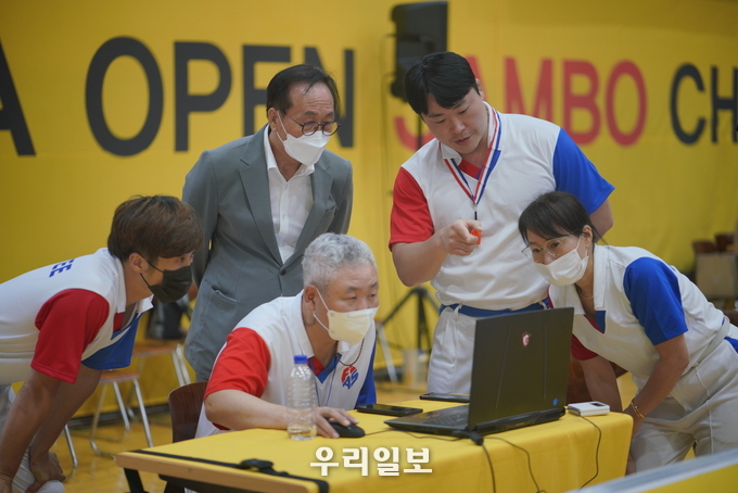김성학 삼보 국제공인심판 (우측에서 두번째)