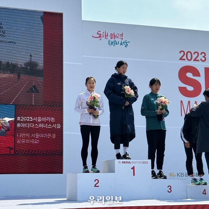 충주시청 육상팀 임예진 선수가 서울마라톤대회에서 2위로 입상했다.(사진=충주시청)