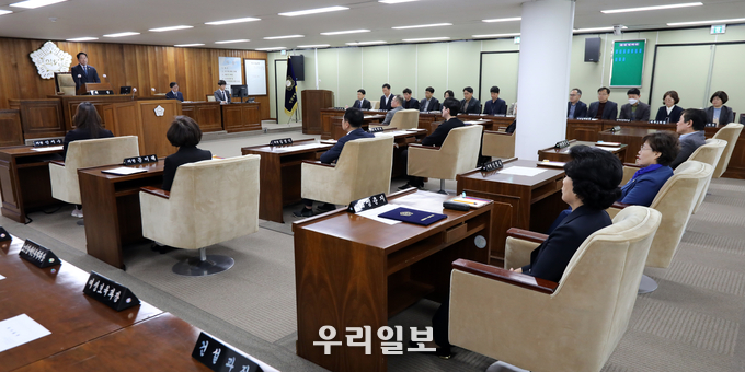 인천 계양구의회 조양희 의장이, 제241회 임시회 본회의 회기를 마치고 있다. ⓒ 계양구 의회 제공
