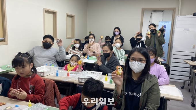 행복나눔센터가 다문화가정 자녀를 위한 교육프로그램인 너의 새학기를 응원해를 진행하고 있다.(사진=행복나눔센터)