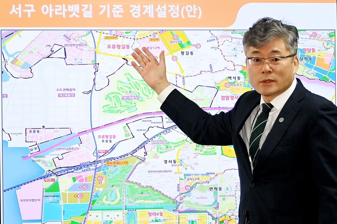 유용수 행정국장이 행정제제 개편안에 대한 브리핑을 하고 있다. ⓒ 인천시 제공