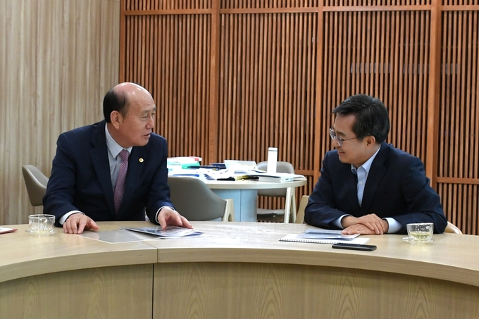 박형덕 동두천시장, 김동연 경기도지사 만나 현안 논의 ⓒ 동두천시 제공