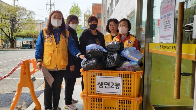 동두천시 생연2동 적십자, 사랑의 도시락 배달 ⓒ 동두천시 제공