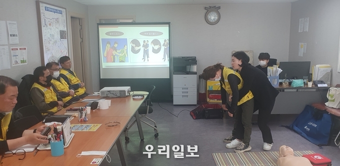 세교동 경기행복마을관리소 심폐소생술 하임리히 응급처치 교육 진행 ⓒ 평택시청 제공