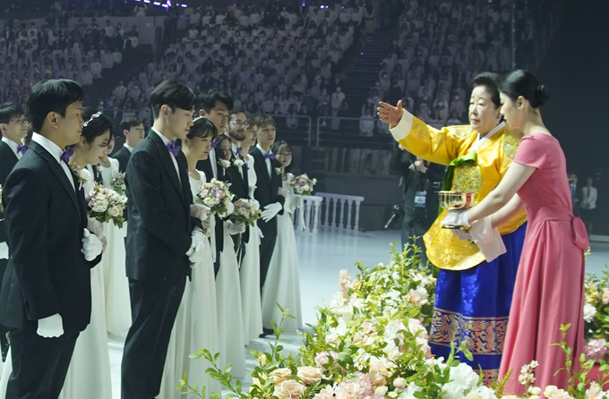 국제합동축복결혼식에서 성수의식을 행하는 한학자 총재 ⓒ 세계평화통일가정연합 제공