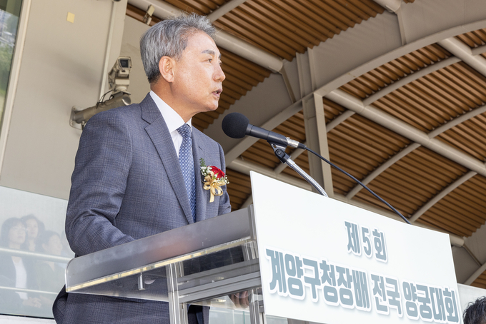 윤환 계양구청장이, 제5회 계양구청장배 전국 양궁대회에서 인사말을 하고 있다. ⓒ 계양구 제공