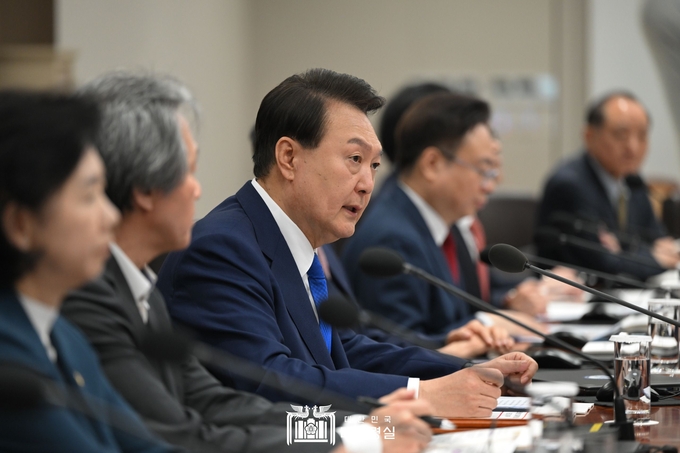 윤석열 대통령은 코로나19 중앙재난안전대책본부 회의에 참석해 모두발언을 하고 있다. ⓒ 대통령실 제공
