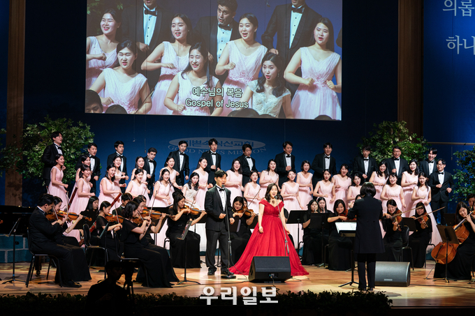 그라시아스합창단의 특별 찬양 모습.(사진=기쁜소식인천교회)