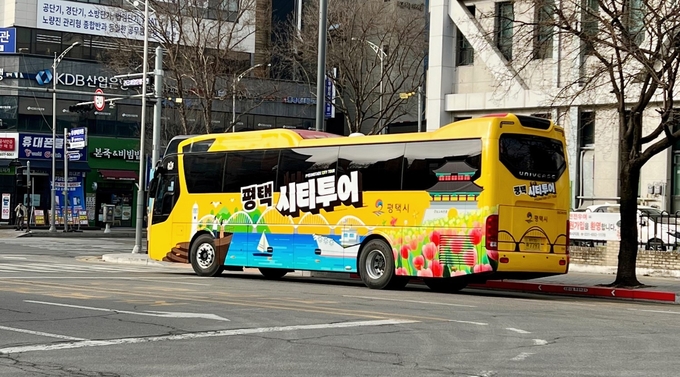 평택시 시민과 함께 미군 부대(K-55) 안보 견학 실시하고 있다. ⓒ 평택시 제공