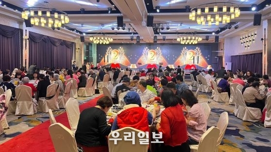 대만 엑스턴 창립 2주년 기념 행사장에 많은 관계자들이 참석하고 있다.