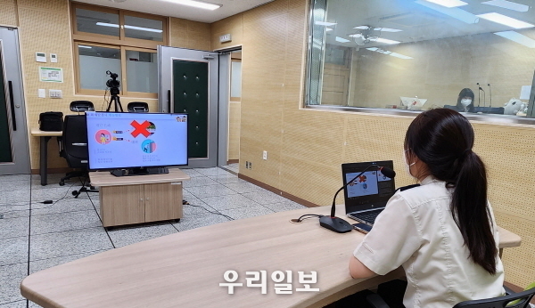송도소방서가 인천능허대중학교 학생ㆍ교직원을 대상으로 소방안전교육을 진행하고 있다.(사진=송도소방서).