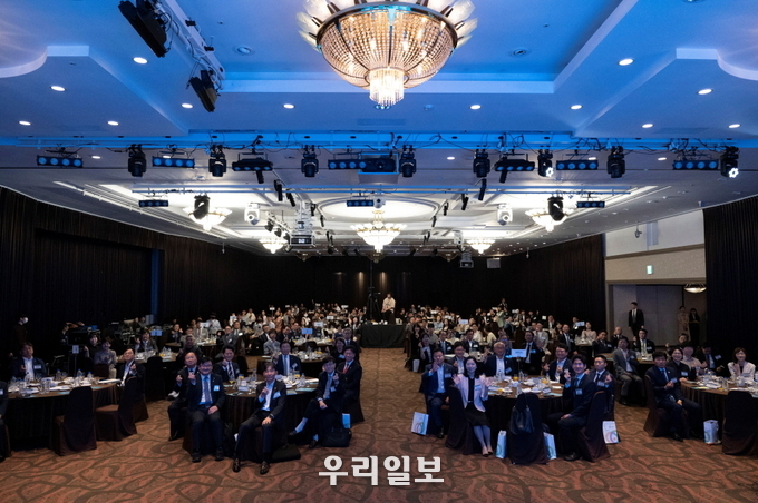 2023 아너 CSR 컴퍼니 초청 오찬 세미나 행사 현장에서 참석자들이 기념촬영을 하고 있다. (사진=한국사회복지협의회)