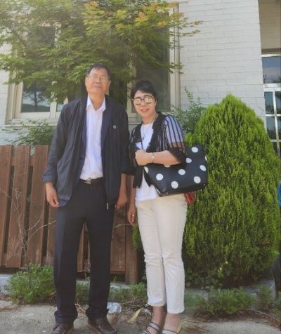이날 국제문화교류 협업과 상생 교류를 이끌어내기 위해 총회 회장으로는 정창덕 총장(왼쪽)과 사무총장 장순배 글로벌비즈니스CEO포럼 위원장(오른쪽)이 만장일치로 위촉 받고, 기념촬영을 하고 있다.