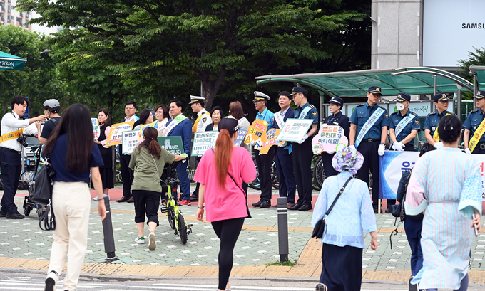 부평구, 민·관 합동 교통안전캠페인 실시하고 있다. ⓒ 부평구 제공