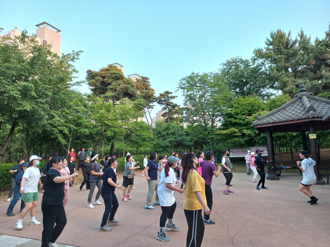 인천 서구 석남2동 주민자치회 줌바댄스 . ⓒ 서구 제공