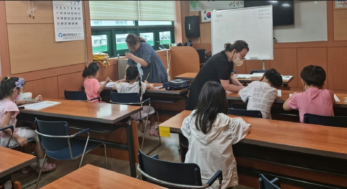 인천 서구 새삭배움샘터’의 첫 수업을 진행했다. ⓒ 서구 제공
