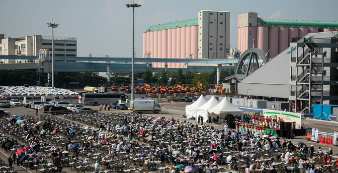 ‘1883 인천맥강파티’ 가 열리고 있는 내항 상상플랫폼 전경 ⓒ 인천관광공사 제공