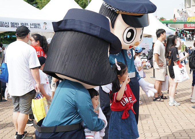인천경찰, 인천시·SSG랜더스와 피싱예방 데이 범죄예방 캠페인 진행 ⓒ 인천청 제공