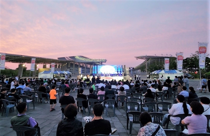 인천아시아드주경기장 남측광장에서 ‘2023 제5회 서구생활문화축제’를 성황리에 마쳤다고 밝혔다. ⓒ 서구 제공