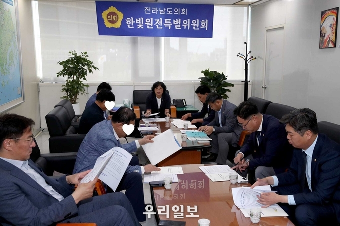 전남도의회 한빛원전 특별위원회가 전남도 안전협의회와 간담회를 진행하고 있다. ⓒ전남도의회 제공