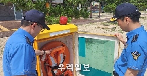 완도해양경찰서가 명사십리 해수욕장 개장 전 지휘관 현장점검을 하고 있다.ⓒ 완도해양경찰서 제공
