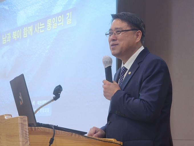 송광석 가정연합 한국협회장이 지난 8일 인천대교회에서 남과 북이 함께 사는 통일의 길이라는 주제로 특강을 하고 있다. ⓒ 세계평화통일가정연합 제공