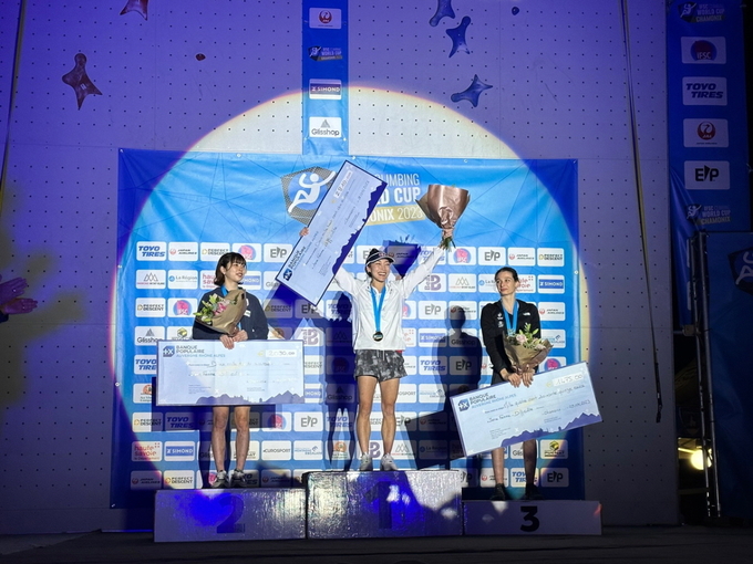 2023 IFSC 프랑스 샤모니 스포츠클라이밍 월드컵서 금메달을 딴 김자인 선수(가운데).ⓒ대한산악연맹 제공