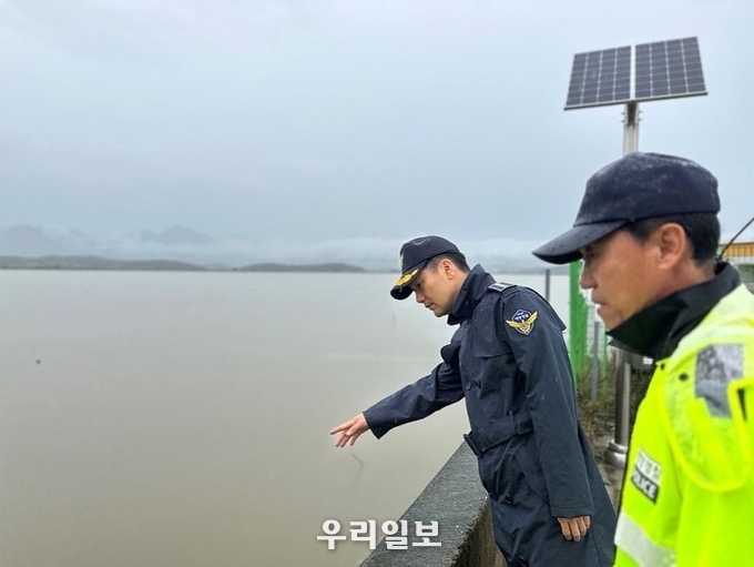 박기정 완도해양경찰서장이 집중호우 대비 주말 치안현장을 점검하고 있다.ⓒ완도해양경찰서 제공