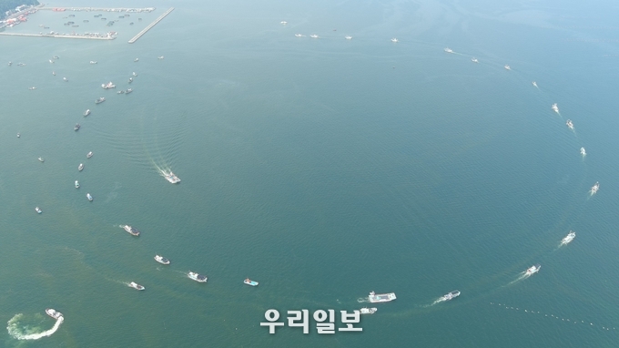 여수해양경찰서가 보성군 해상집단행동 참가 어선들을 안전하게 관리 하고 있다.ⓒ여수해양경찰서 제공