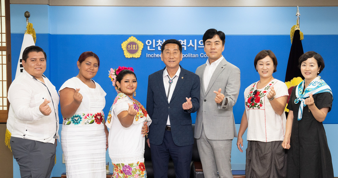 한인이민자후손 젊은 리더 협회 접견 하고 있다.. ⓒ 인천시의회 제공