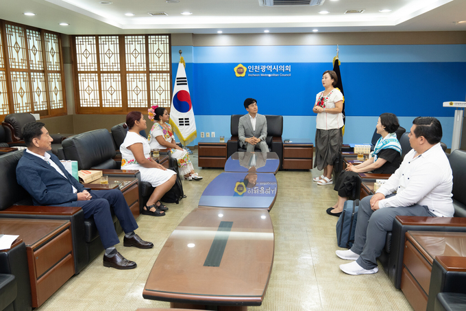 한인이민자후손 젊은 리더 협회 접견 하고 있다.. ⓒ 인천시의회 제공