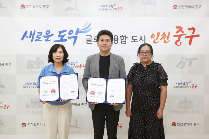 김정헌 구청장이, 장애인카페 I got everything 위탁운영기관 선정하고 있다. ⓒ 중구청 제공