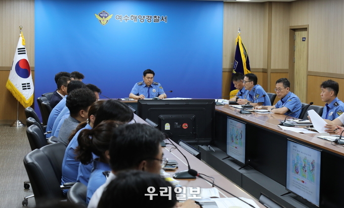 여수해양경찰서가 제6호 태풍 카눈 북상 대비 상황 판단 회의를 진행하고 있다.ⓒ여수해양경찰서 제공