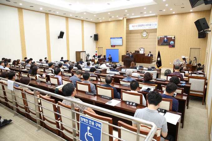 고선희 서구의회 의장이 제261회 임시회를 개회하고 있다. ⓒ 인천시서구의회 제공