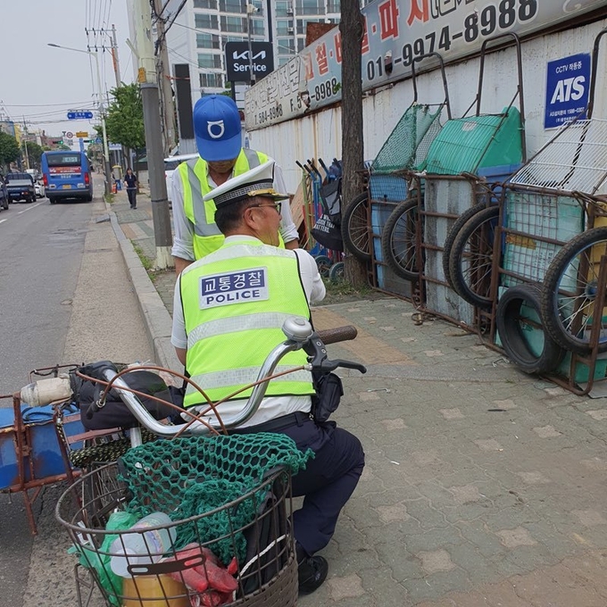 서부서 ‘고령보행자 교통 사망·사고를 예방하기 위한 맞춤형 교육·홍보활동을 펼치고 있다. ⓒ 서부서 제공