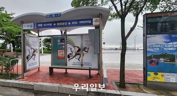 버스 승강장에 설치된 전국체전 홍보물.ⓒ전남도청 제공