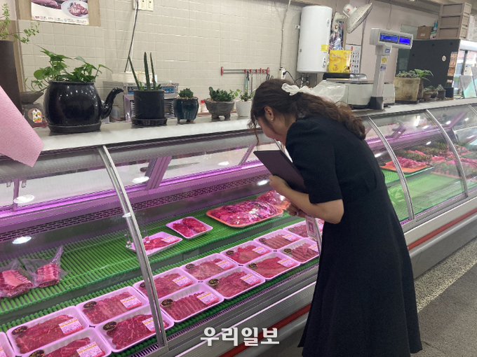 전남도가 축산물이력제 관련 점검 을 하고 잇다.ⓒ전남도청제공