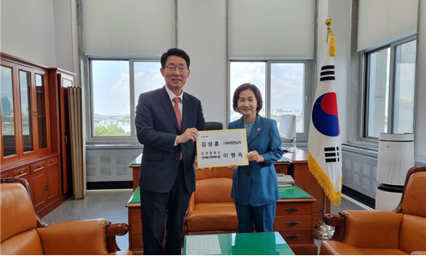 이행숙 인천시 부시장이 국회 방문 국비 반영을 건의하고 있다. ⓒ 인천시 제공