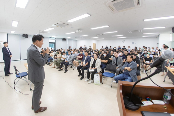 강범석 서구청장, ‘서울5호선 검단·김포 연장’ 주민설명회 개최하고 있다, ⓒ 서구청 제공