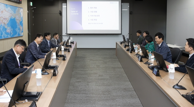 인천본부세관장이 삼성 바이오로직스 현장을 방문해 관계자들과 간담회를 갖고 있다.ⓒ인천본부세관 제공