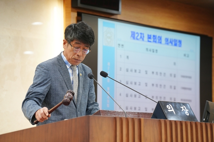 유승영 평택시의회 의장이, 제241회 임시회 폐회를 선언하고 있다. ⓒ 평택시의회 제공