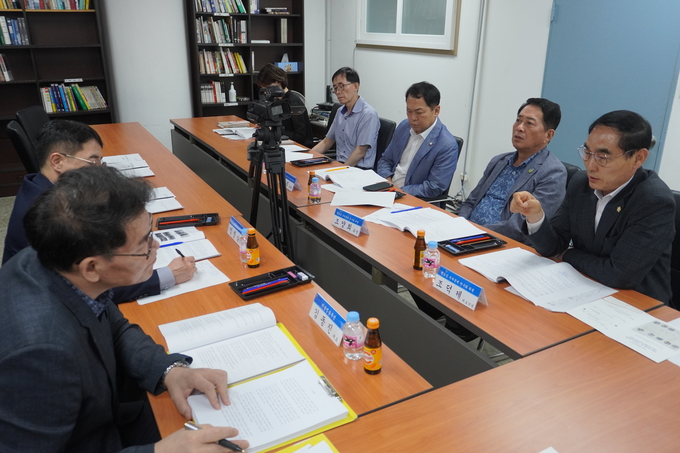 인천계양구 의회가 ‘원도심 주차문제 연구회’가 원도심 주차문제 연구회 최종보고회를 가지고 있다. ⓒ 계양구의회 제공