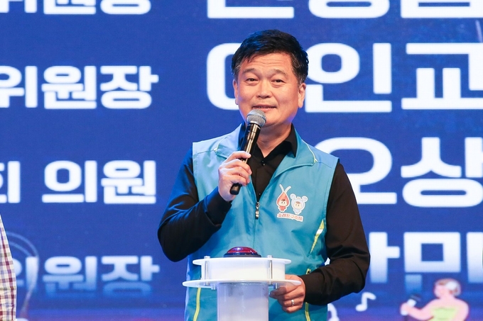 박종효 남동구청장이 소래포구 축제에서 인사말을 하고 있다. ⓒ 남동구 제공