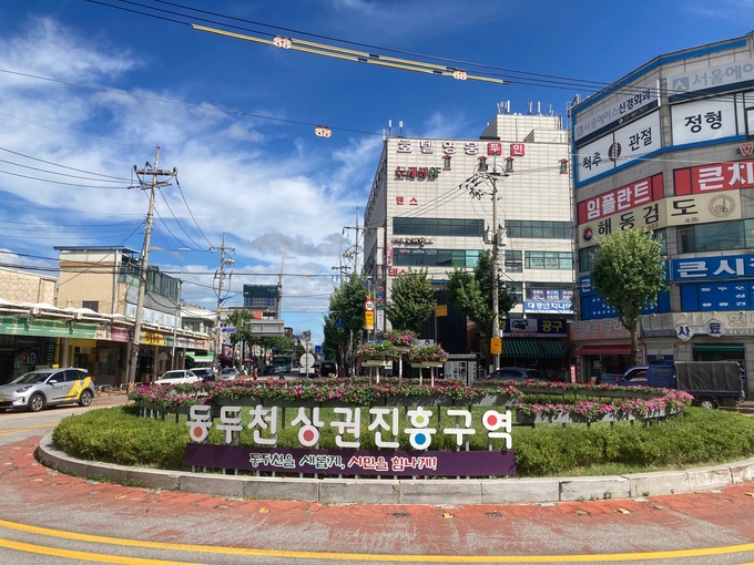 동두천시, 중앙로 회전교차로 3개소 꽃배지셀 설치 완료했다. ⓒ 동두천시 제공