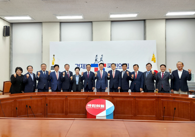 국민의힘 김기현 당대표 간담회 후 기념촬영을 하고 있다. ⓒ 영광군의회 제공