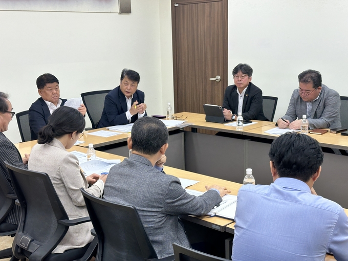 인천시의회 산경위, 인하대와 인천경제청 간 지식기반서비스용지 문제 중재 나서고 있다. ⓒ 인천시의회 제공