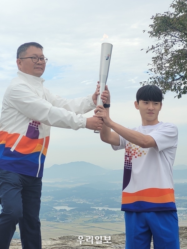 전라남도가 강화도 마니산에서 전국체전 공식 성화를 채화하고 있다.ⓓ전라남도 제공